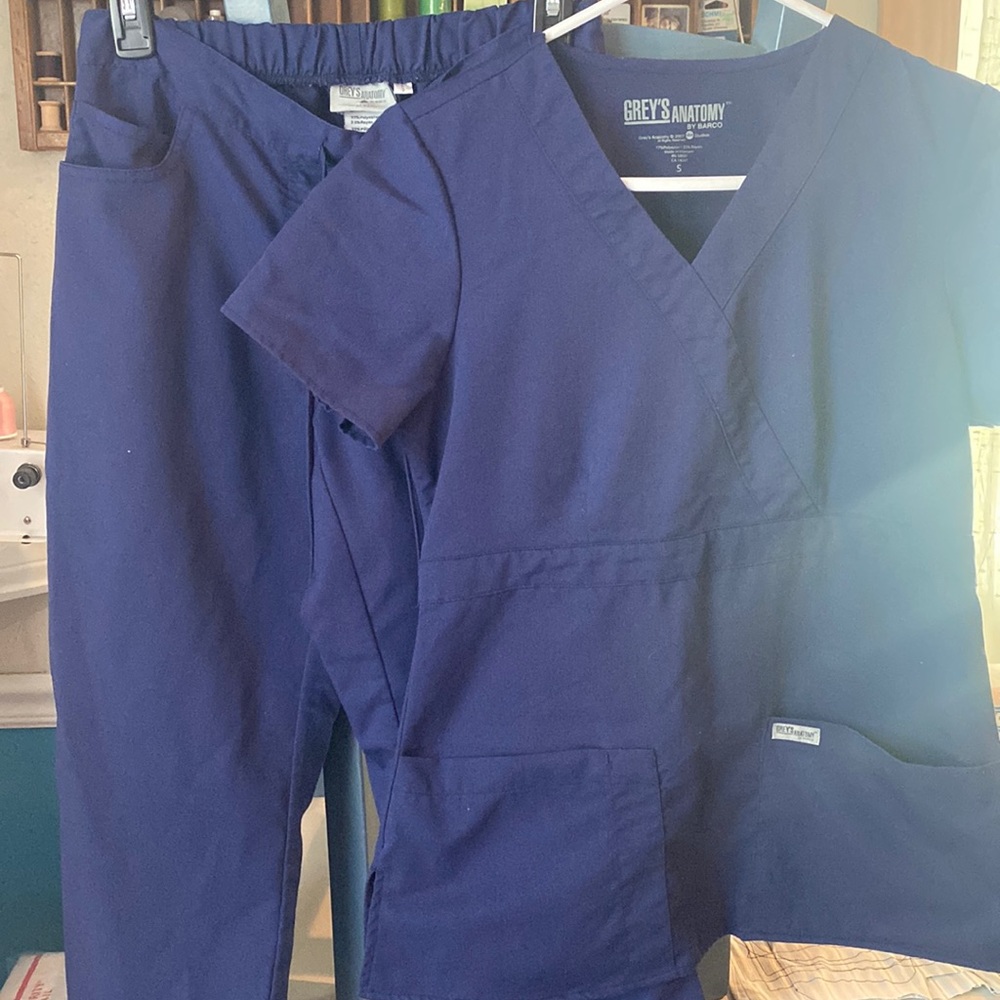 Grey’s Anatomy by Barco. Navy, Size Small scrub top and scrub bottoms.